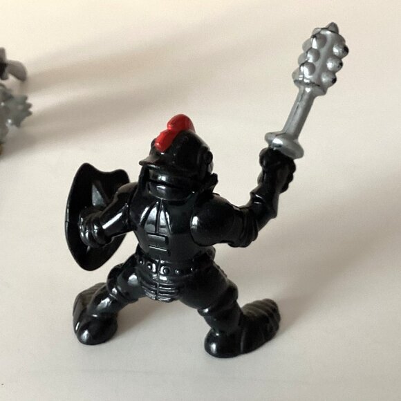 Vintage 1994 Adventures Black and Gold Knights Toy Action Figures Collectable - Picture 7 of 7